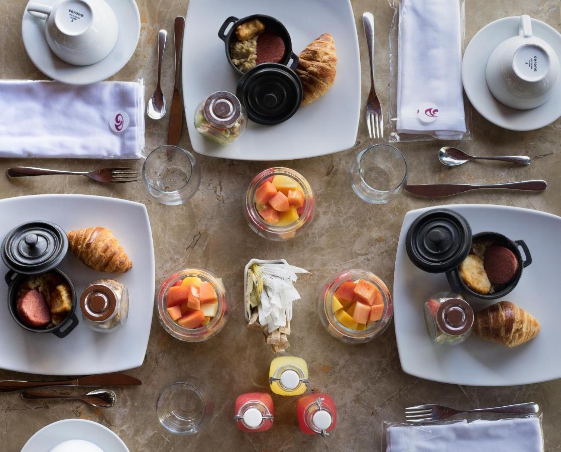 Dominican Fiesta Hotel Santo Domingo Exteriér fotografie A typical breakfast at the hotel