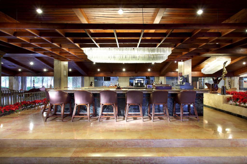 Dominican Fiesta Hotel Santo Domingo Exteriér fotografie The bar at the 1919 Restaurant