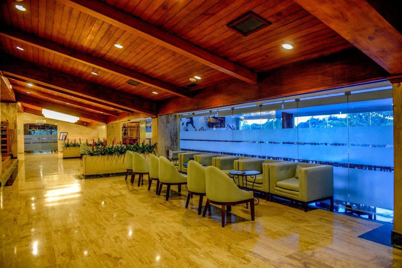 Dominican Fiesta Hotel Santo Domingo Exteriér fotografie The lobby of the hotel