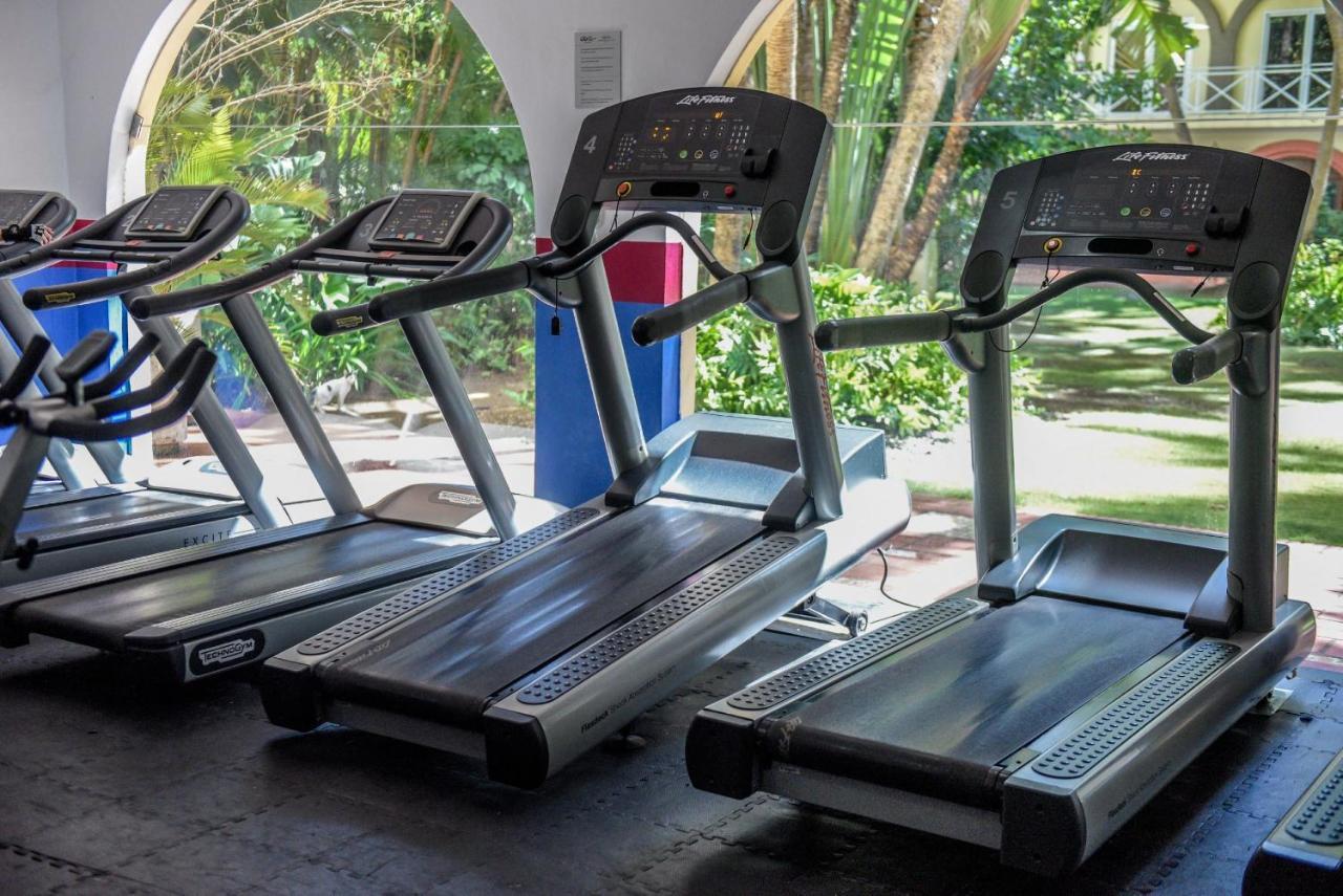 Dominican Fiesta Hotel Santo Domingo Exteriér fotografie Treadmills in a gym